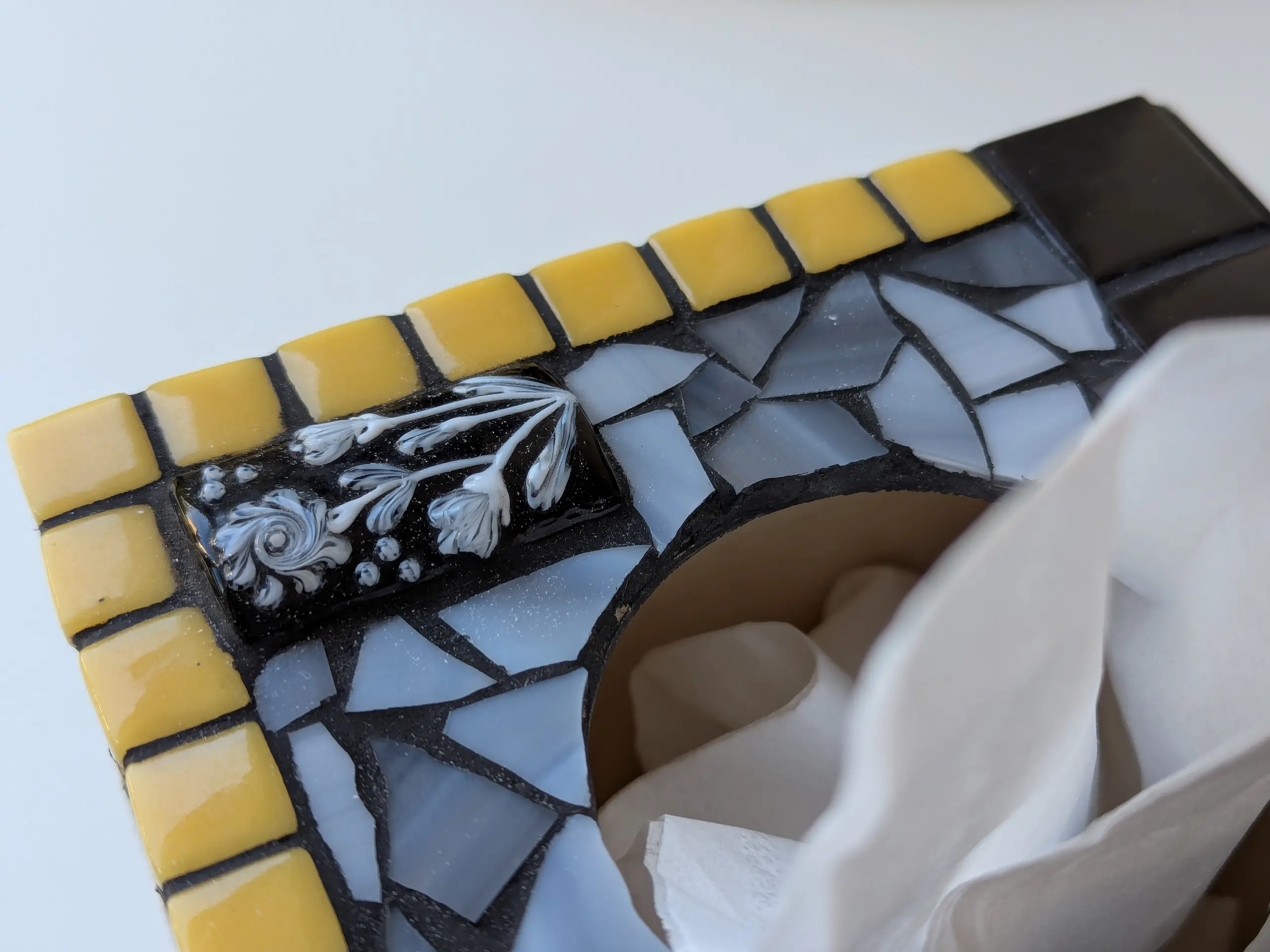 Image - Macro texture du cabochon de la Mosabox annees folles.